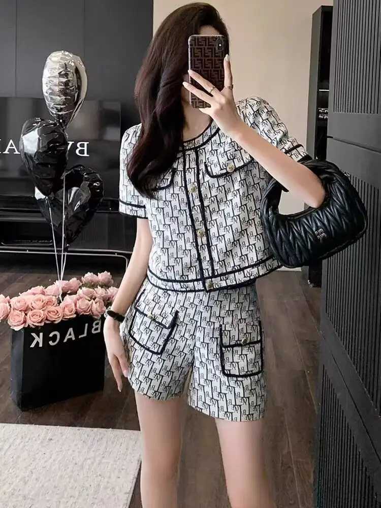 Letter Geometry Black Pattern 2 Piece Sets French Women Temperament Short Sleeve Jacket Shirts Short Pant Elegant Female SummerT260310