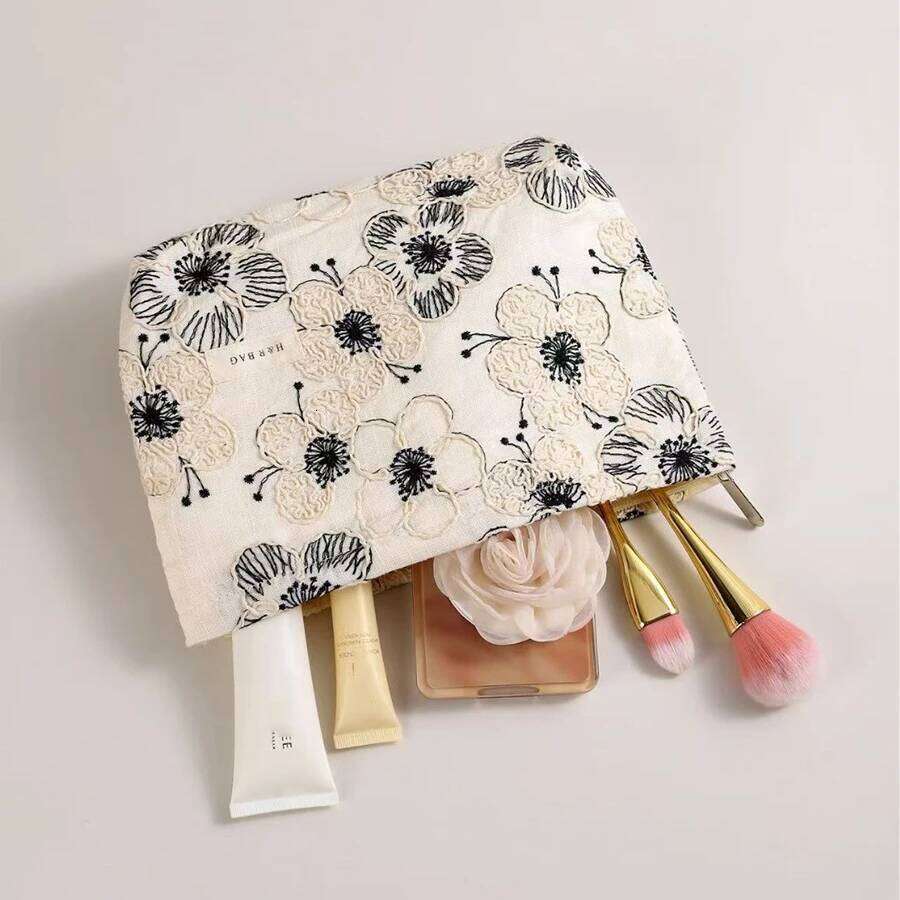 French Vintage Embroidery Fabric Makeup Travel Skin Care Product Storage Portable Handheld Wash Octagonal Bag XJ260310