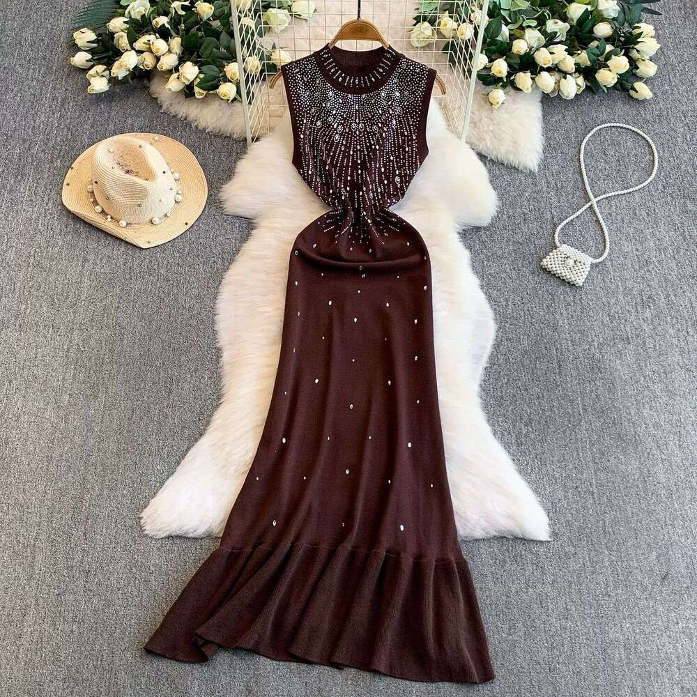 2026 summer French style rhinestone round neck new knitted women's waist cinched fishtail skirt design unique long skirt