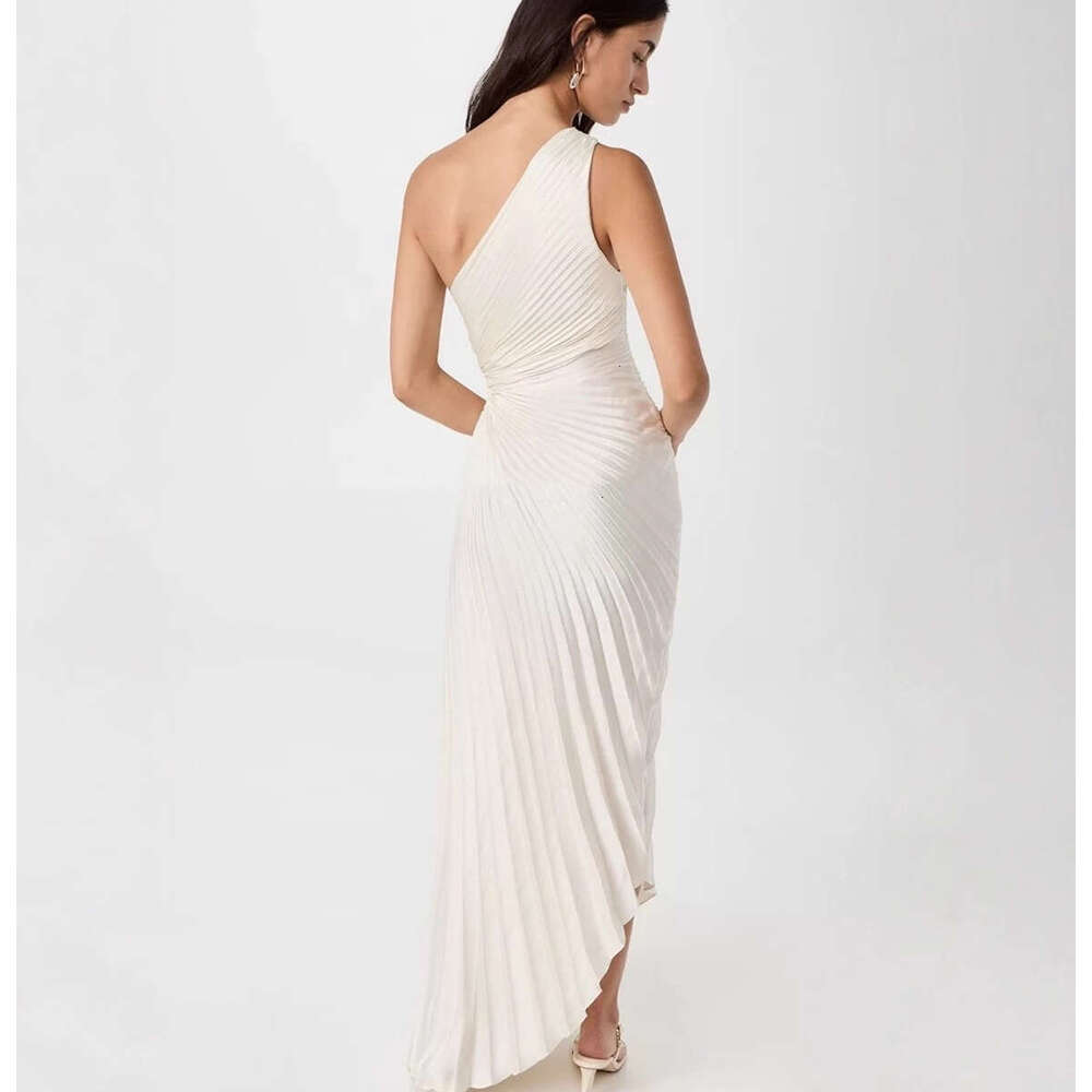 2026 spring and summer European and American niche fashion design goddess sexy one shoulder asymmetrical pleated long skirt