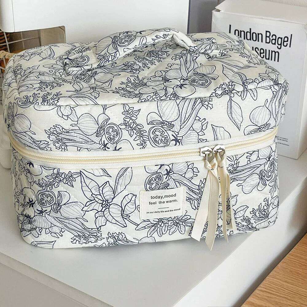 Summer Retro Flower Quilted Makeup Portable Zipper Cosmetic Travel Organizer Women's Handbag Girls Toilet Bag XJ260310