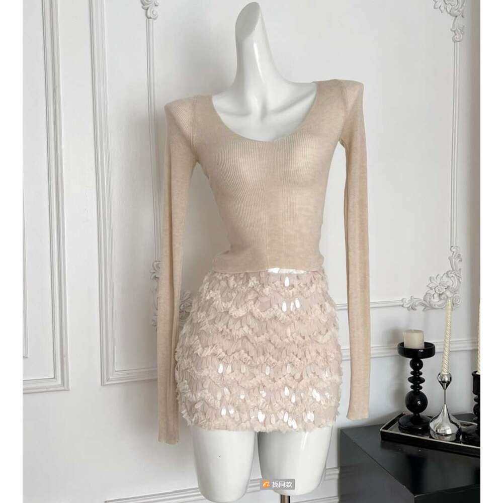 Pure desire, sexy and fashionable women's long sleeved V-neck knitted top+heavy sequin slim fit skirt