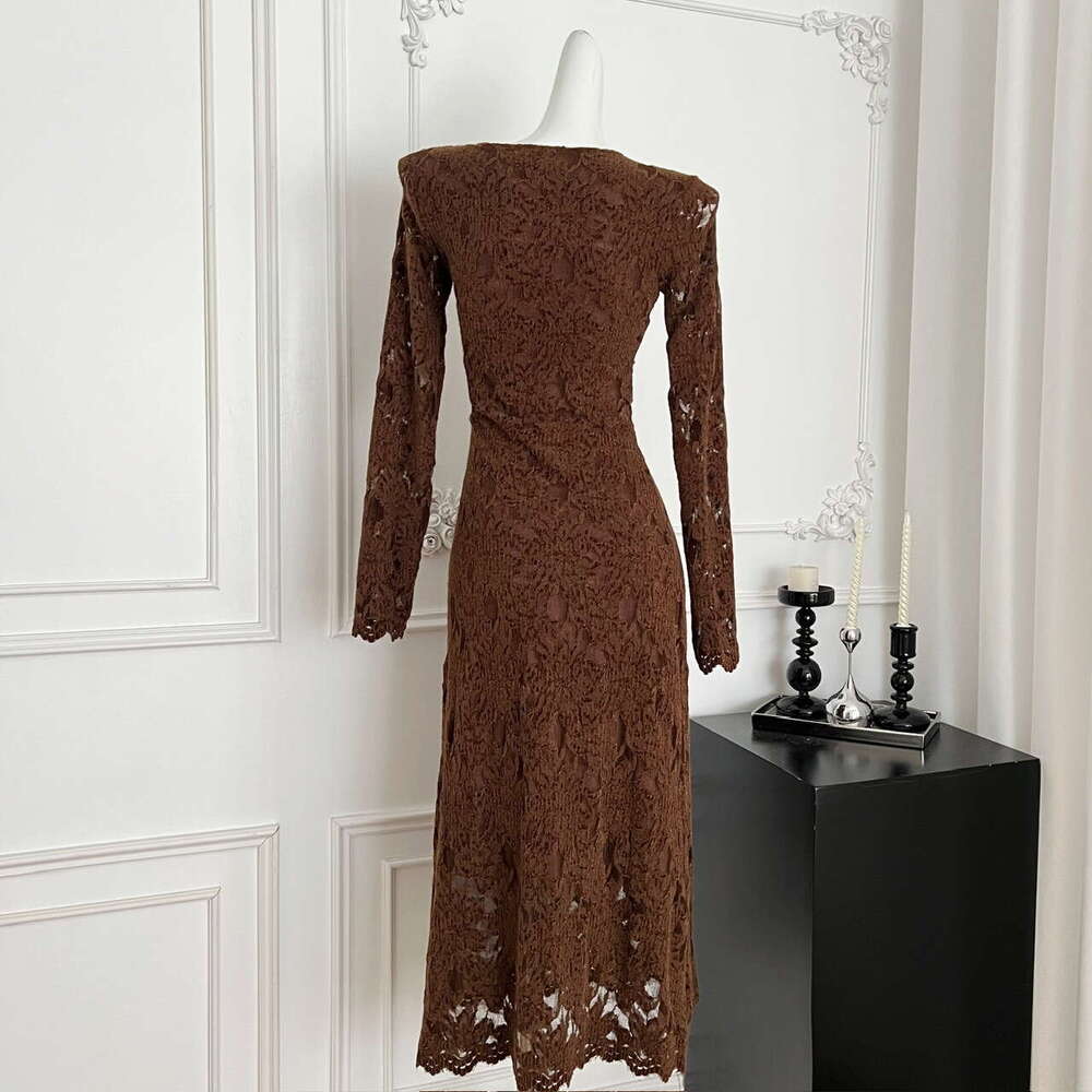 Designer's French retro style lace patchwork long sleeved dress for autumn and winter, slim fit and fashionable long skirt