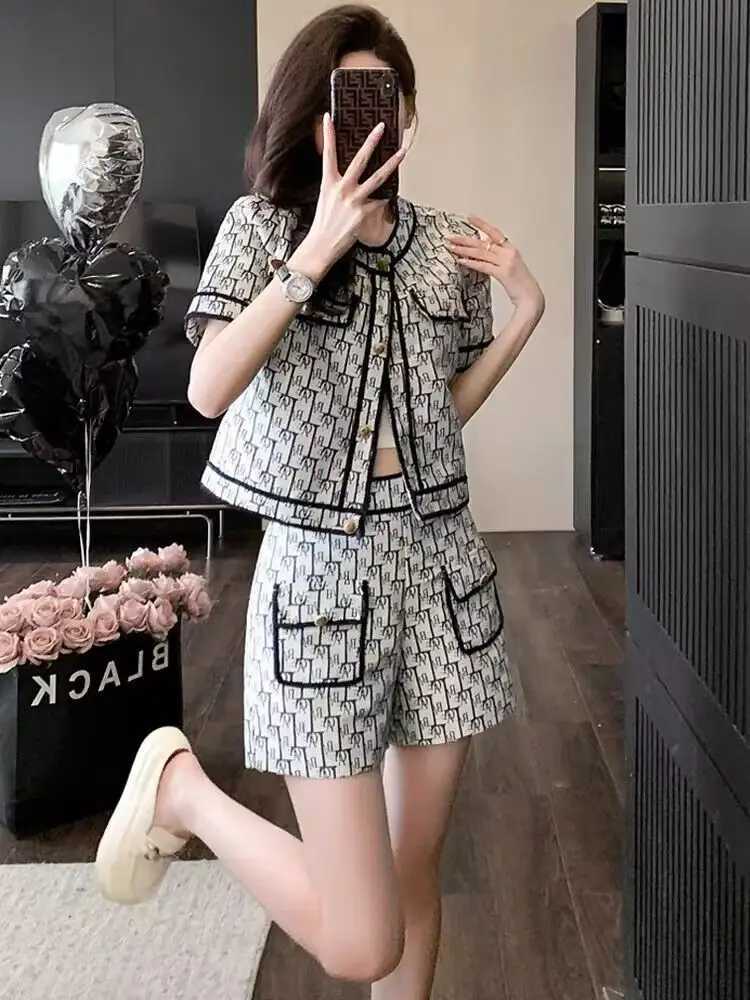 Letter Geometry Black Pattern 2 Piece Sets French Women Temperament Short Sleeve Jacket Shirts Short Pant Elegant Female SummerT260310
