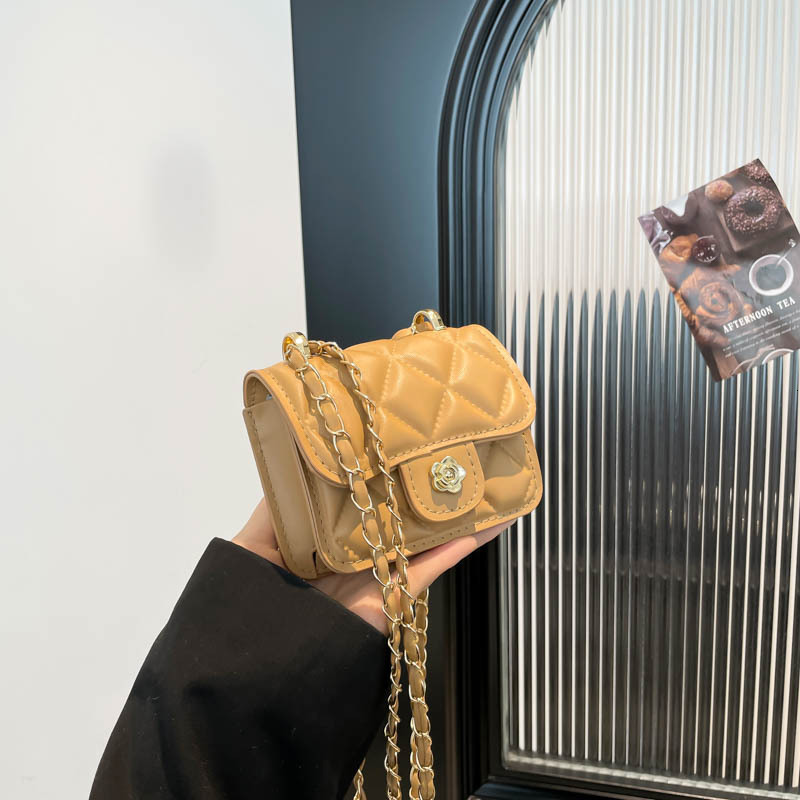 2026 New Niche Designer Bag Chain Small Bag Hand-held Top Luxury Fashion Shoulder Bag Versatile Internet Celebrity Mouth Red Envelope Mini Coin Small 