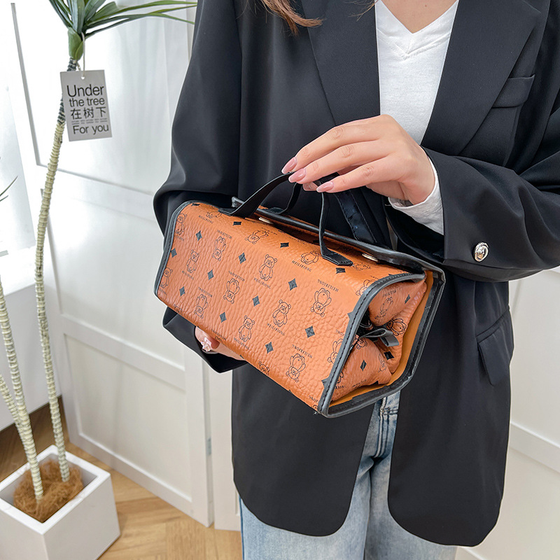 Free delivery Makeup bag Fashionable simple casual exquisite makeup bag comfortable and portable storage bag