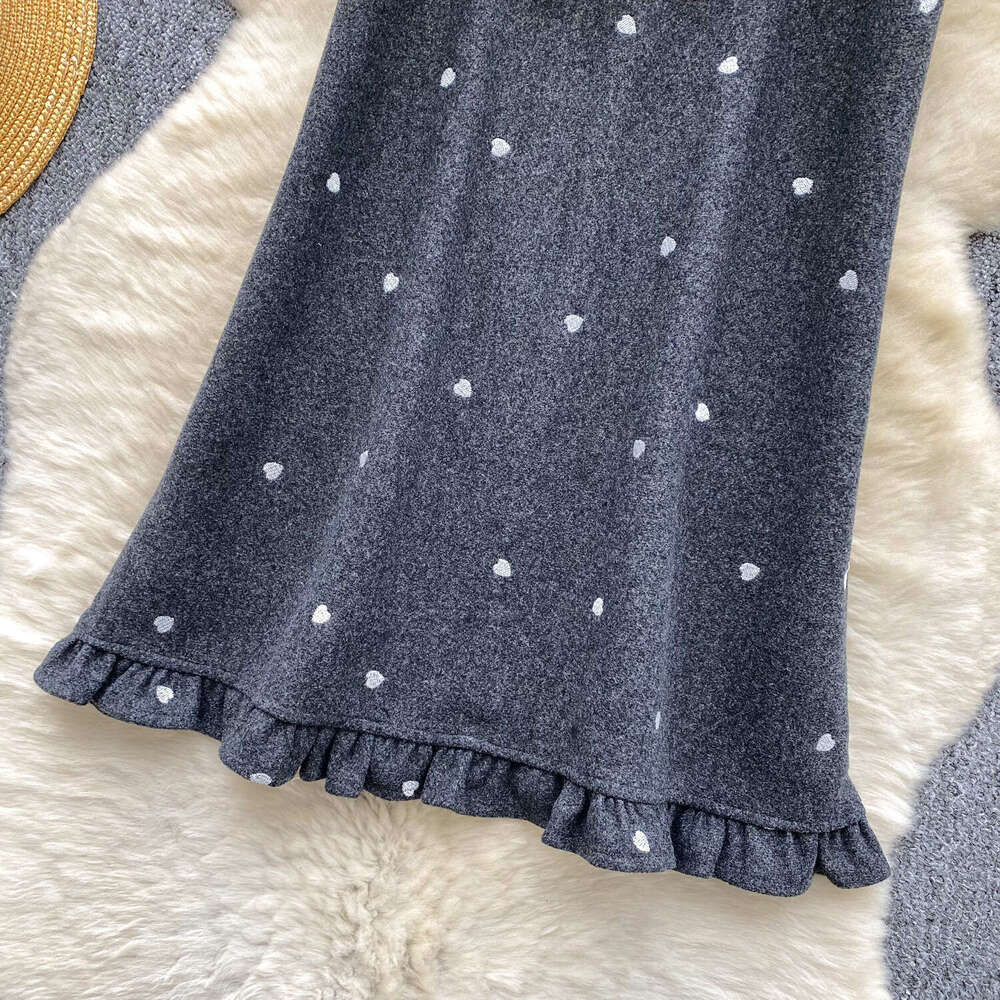 Korean style youthful and gentle round neck sleeveless heart-shaped printed wool dress suitable for autumn and winter outerwear
