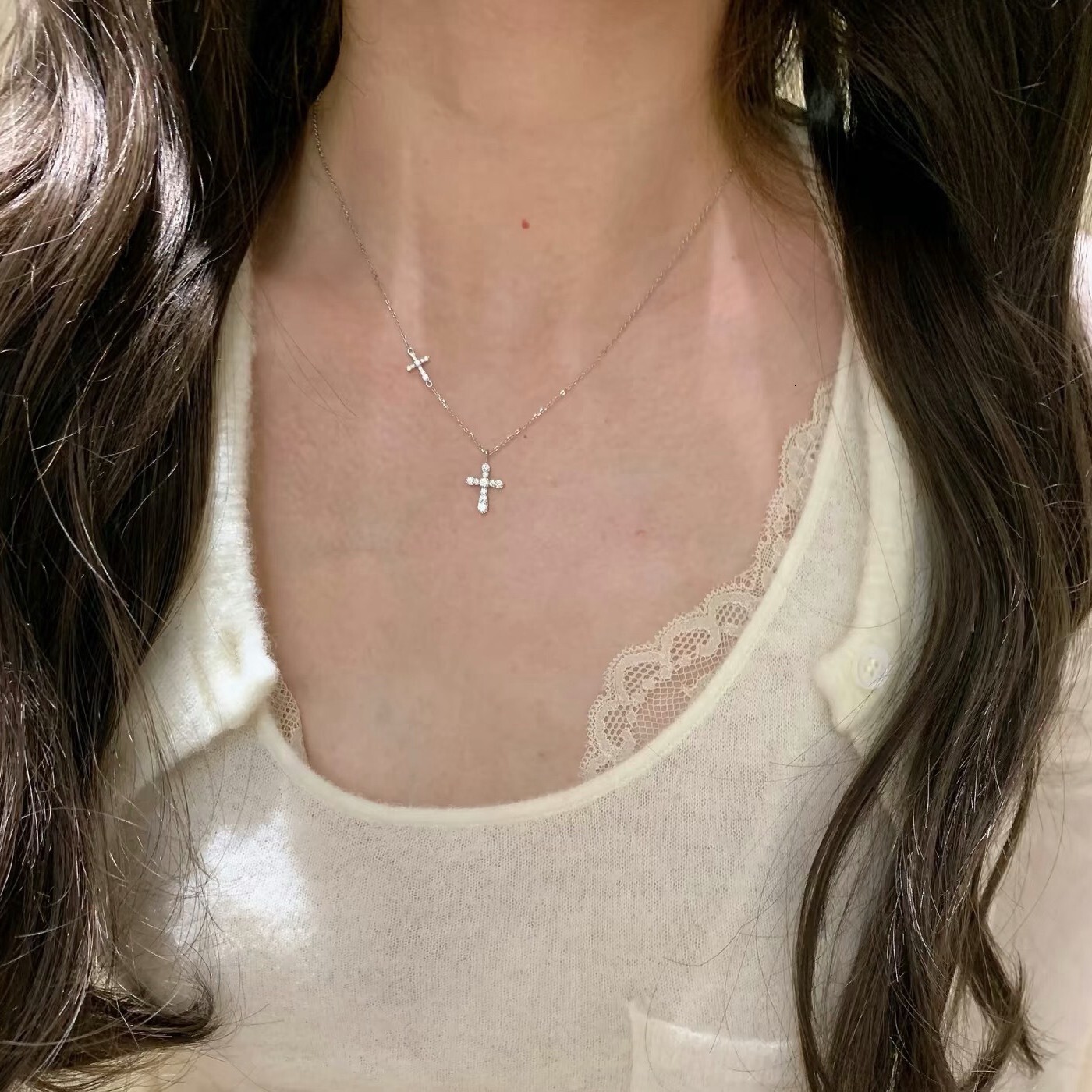 2026 New Designer Luxury Brand Retro Full Diamond Double Cross Women's Necklace Light Luxury Inlaid Diamond Pendant Ultra-fine Collarbone Chain B