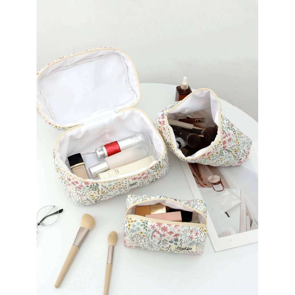 1pc Green floral quilted large capacity cute bag, multifunctional portable makeup bag XJ260310