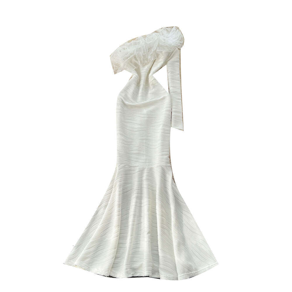 Women's white evening dress, European and American social design, single shoulder long sleeved pleated slim waist fishtail skirt