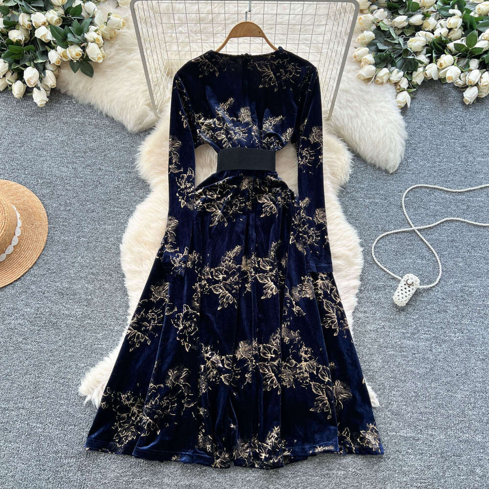 Designer high-end elegant women's dress 2026 autumn/winter French new fashion lace up velvet print