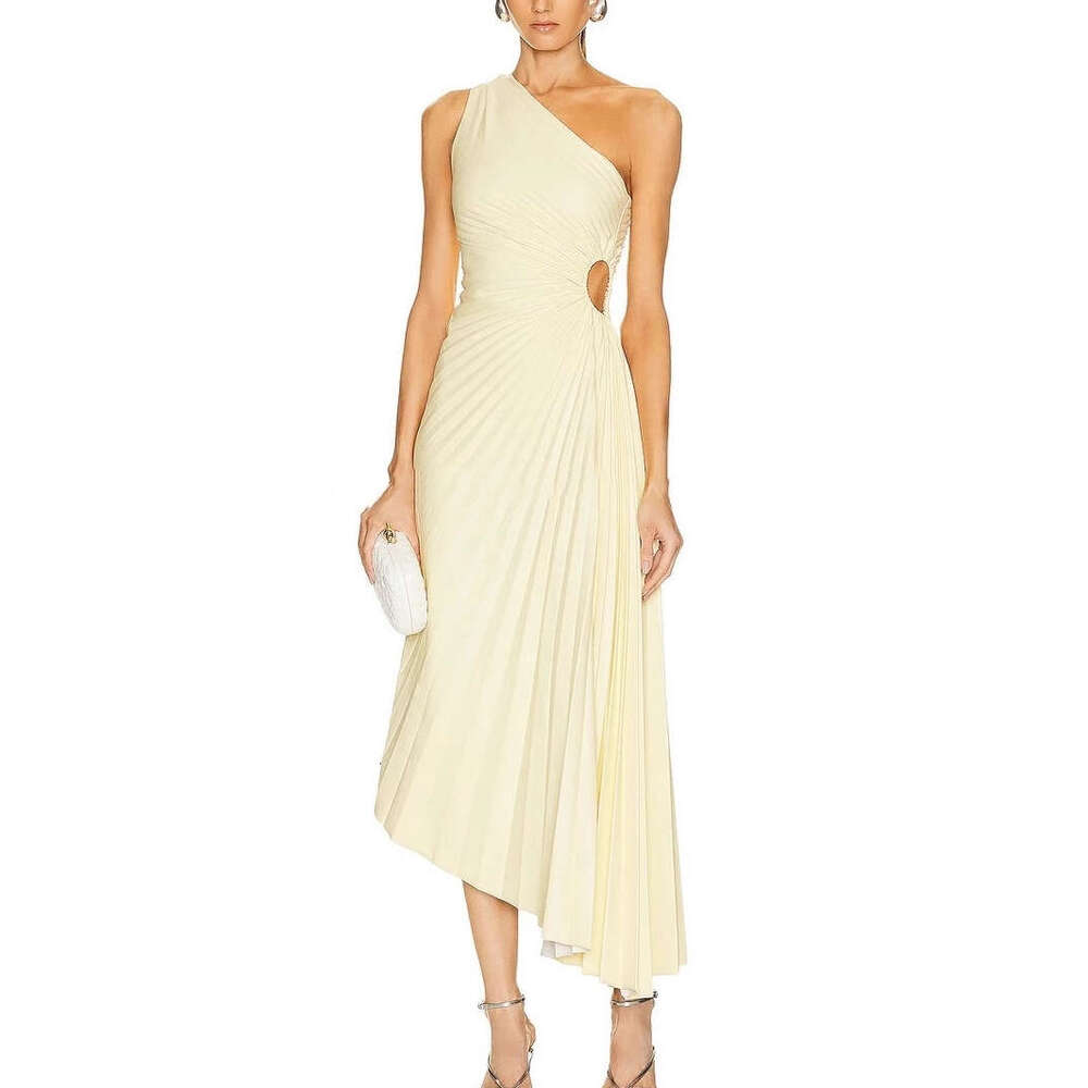 2026 spring and summer European and American niche fashion design goddess sexy one shoulder asymmetrical pleated long skirt