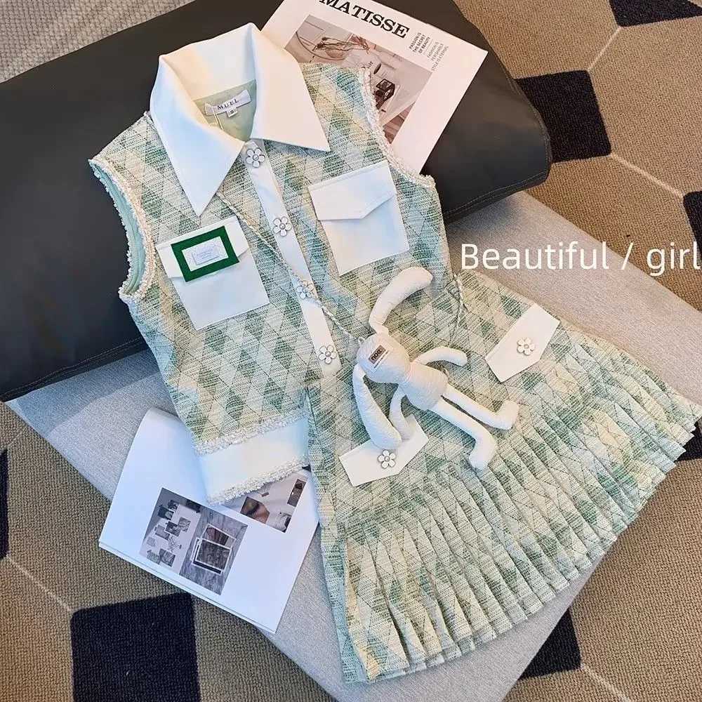 Ladies Fashion Patchwork Sleeveless Two-piece Suit Summer Temperament Plaid High Waist Pleated Skirt Women Buttons Pocket SetsT260310