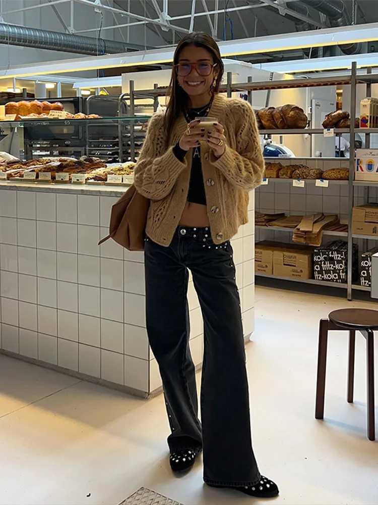 Rivet Five Pointed Star Jeans Woman High Waist Chic Solid Color Casual Long Trousers Street Fashion Womens New Straight JeansT260310