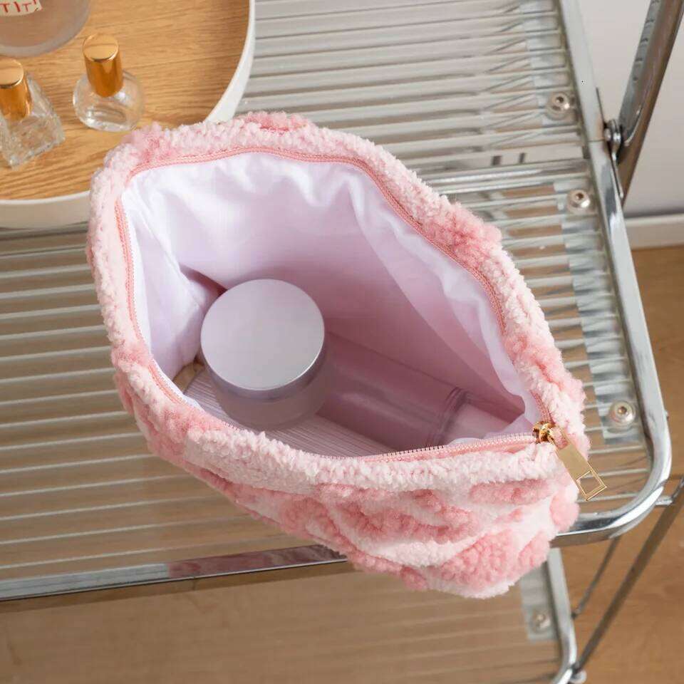 Lovely Plush Storage Large Capacity Travel Portable Makeup Bag Heart Pattern Hand Carry Pouch XJ260310