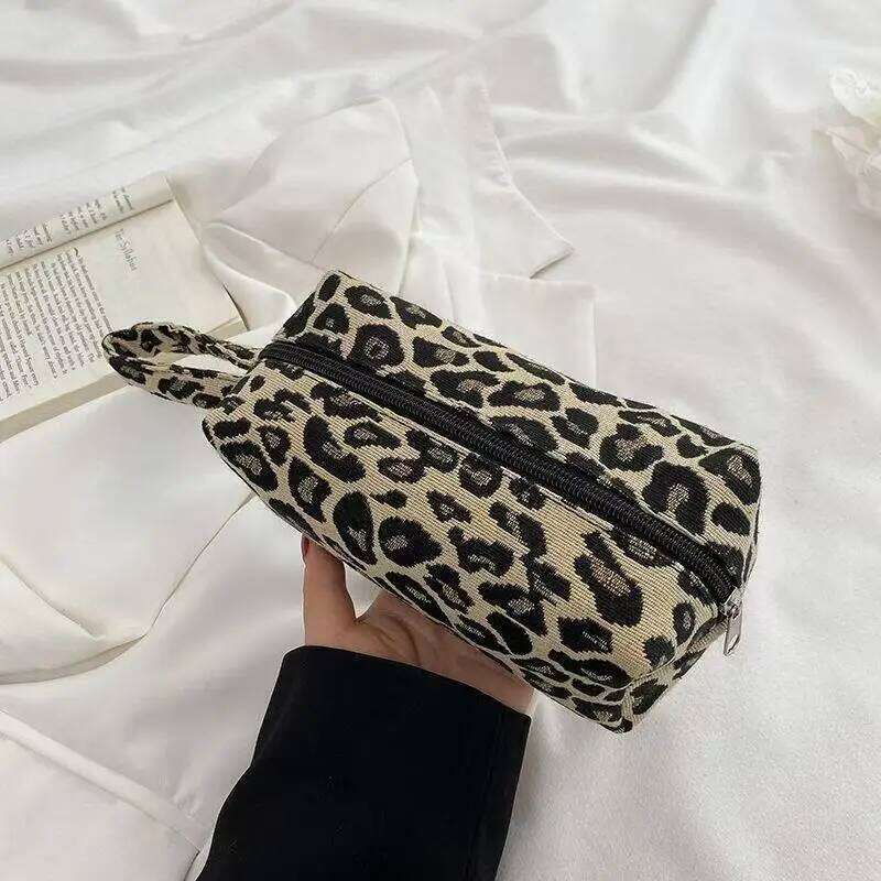 Leopard Print Makeup Bags Pen High Quality WOMEN'S Large Capacity Pillow Bag Portable Storage Handbag Free Shipping XJ260310