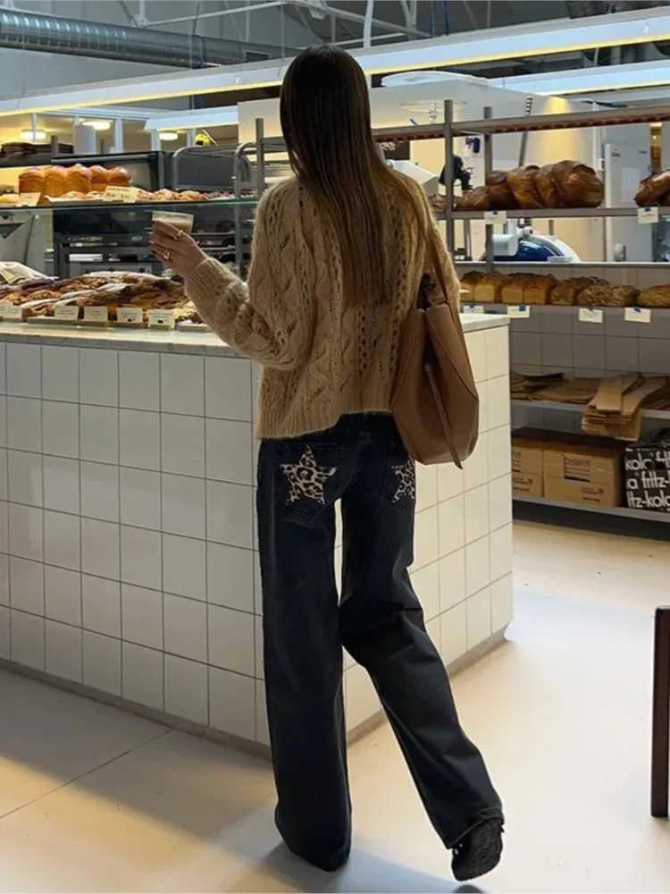 The streetwear gothic wide leg jeans for women showcase a mid-rise fit, Y2K retro design, and eye-catching sequin leopard star and rivet accents.T2603