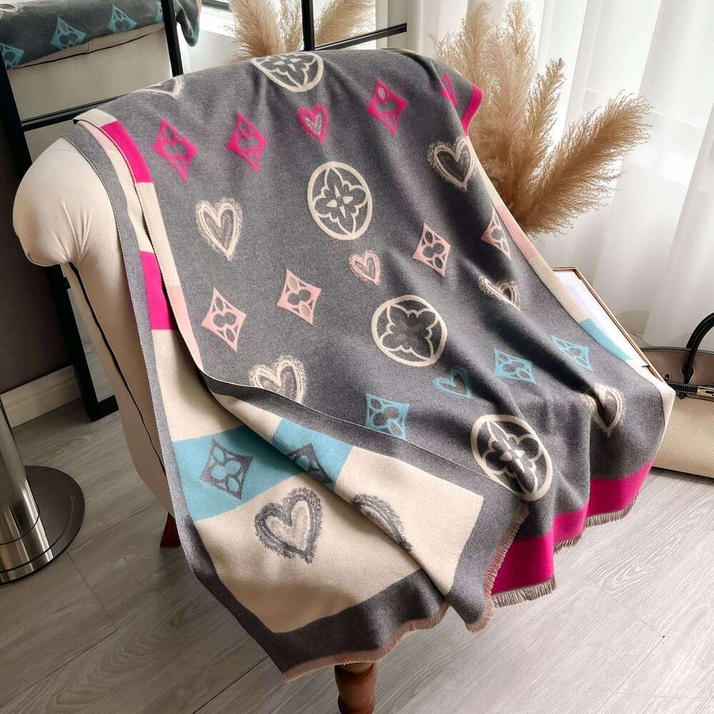 Autumn Winter Heart-Shaped Geometric Rhombus Fashion Imitation Cashmere Warm Women Scarf Short Beard Tassel Decoration Mid-Length Shawl