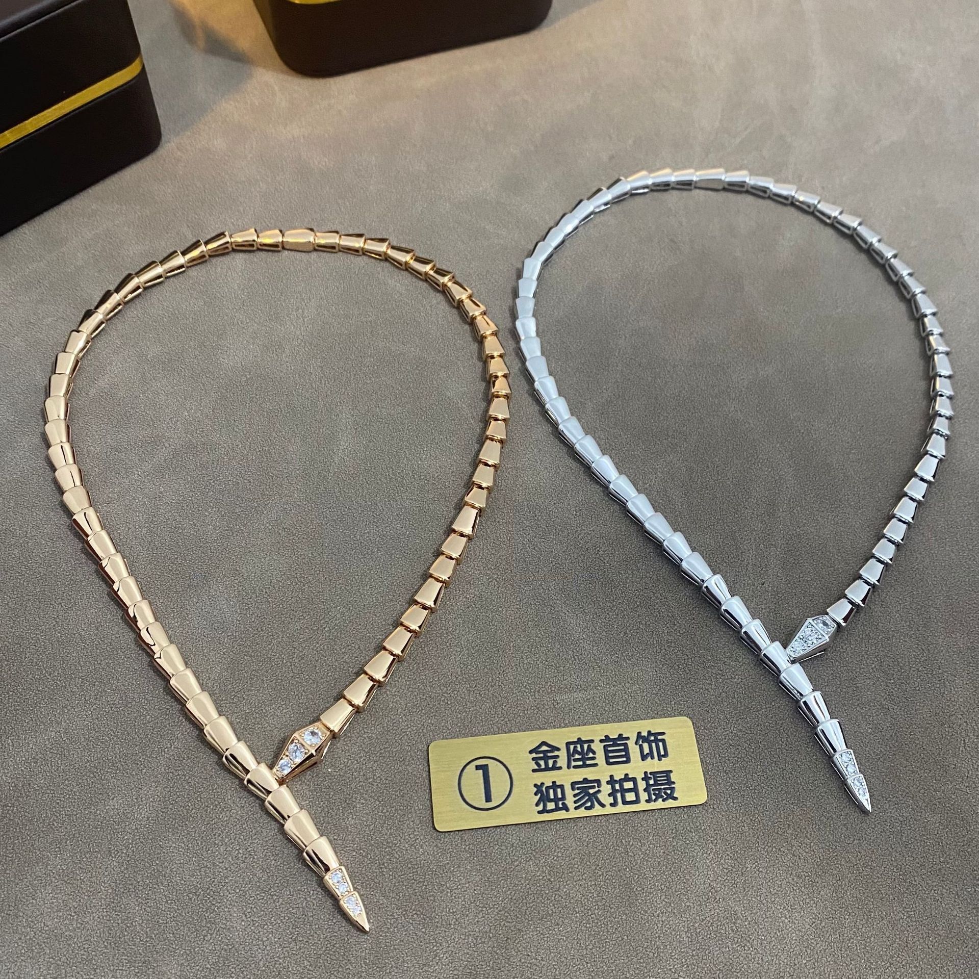 2026 New Designer Luxury Brand Premium Edition Women's Snake Necklace Snake Bone Stopper Fashionable Casual Versatile European And American Style