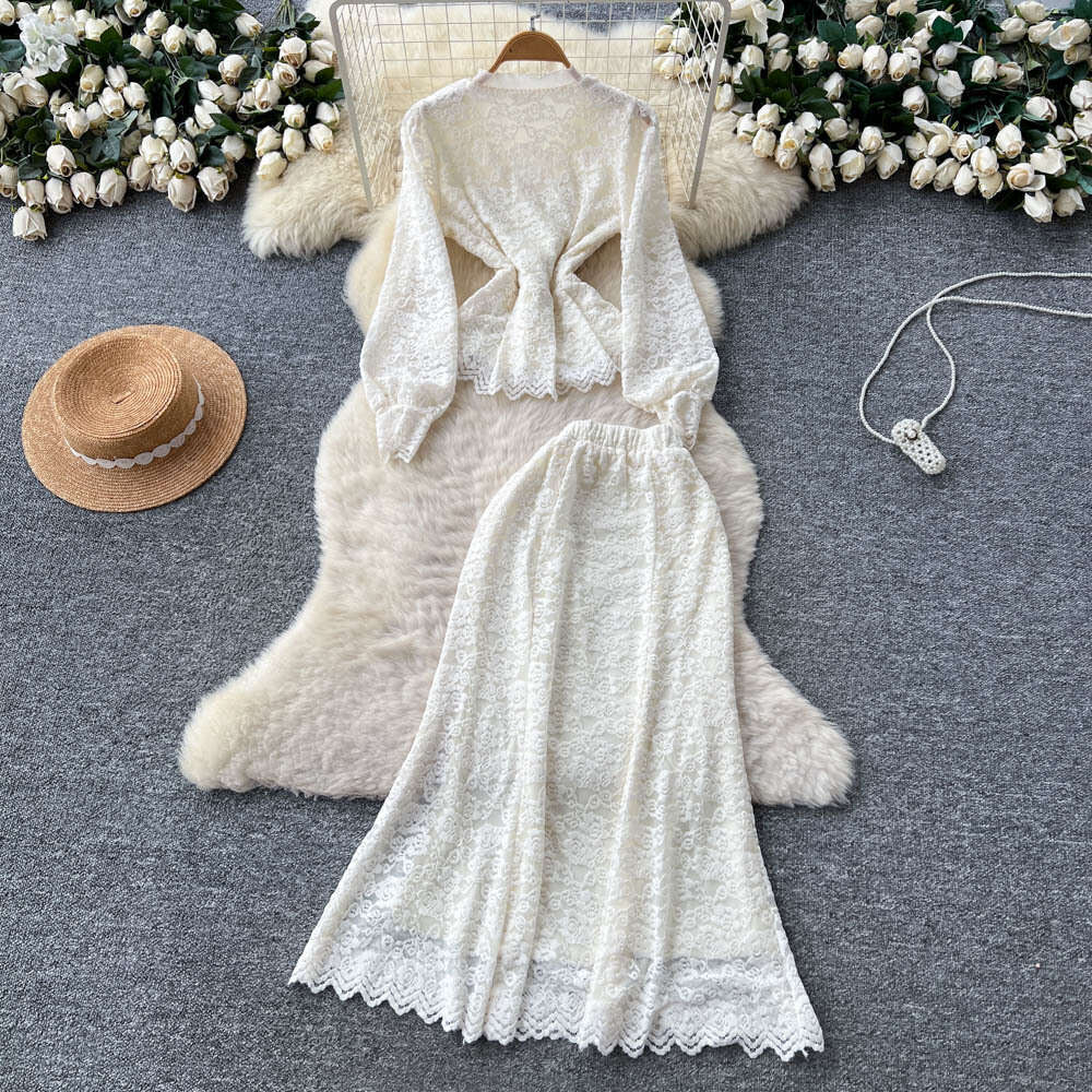 French elegant high-end socialite set with exquisite bead decoration, V-neck long sleeved waistband lace top and high waisted skirt