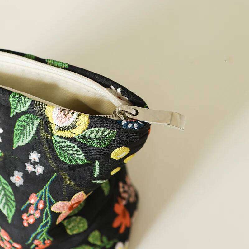 Women's Black Jacquard Large Capacity Lipstick Makeup Storage Handy Hand Clutch Travel Toiletry Bag Ins Style XJ260310