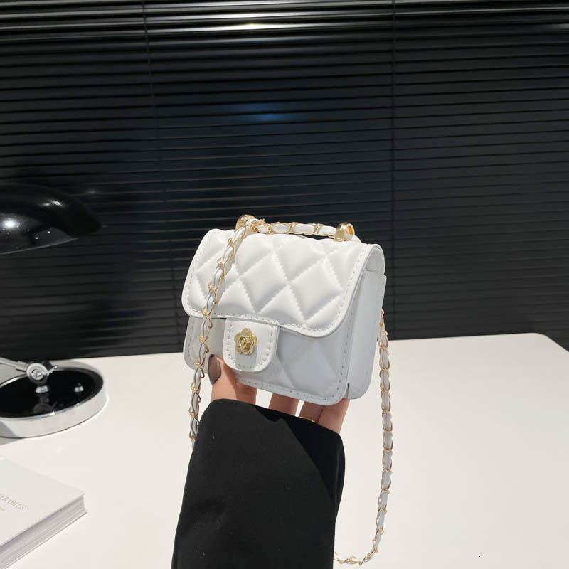 2026 New Niche Designer Bag Chain Small Bag Hand-held Top Luxury Fashion Shoulder Bag Versatile Internet Celebrity Mouth Red Envelope Mini Coin Small 