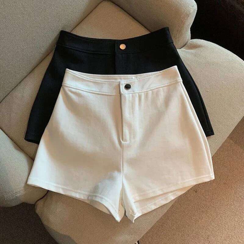 High-Waisted Slimming Women 2025 Spring Summer Korean Style Tight Elastic Black White Shorts Casual Street Short Pants T260310