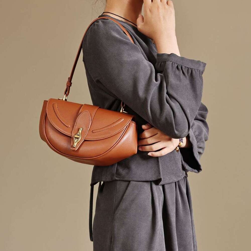 Luxury Shoulder Bags Totes Hobo HHJBAG High End Vintage Women Versatile Square For Autumn And Winter Niche Design Single Shoulder Crossbody Small Bag 