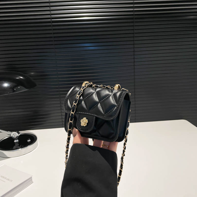 2026 New Niche Designer Bag Chain Small Bag Hand-held Top Luxury Fashion Shoulder Bag Versatile Internet Celebrity Mouth Red Envelope Mini Coin Small 