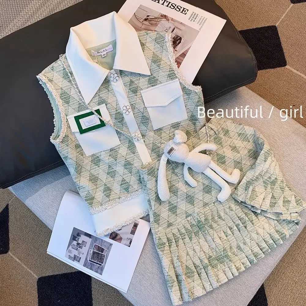 Ladies Fashion Patchwork Sleeveless Two-piece Suit Summer Temperament Plaid High Waist Pleated Skirt Women Buttons Pocket SetsT260310