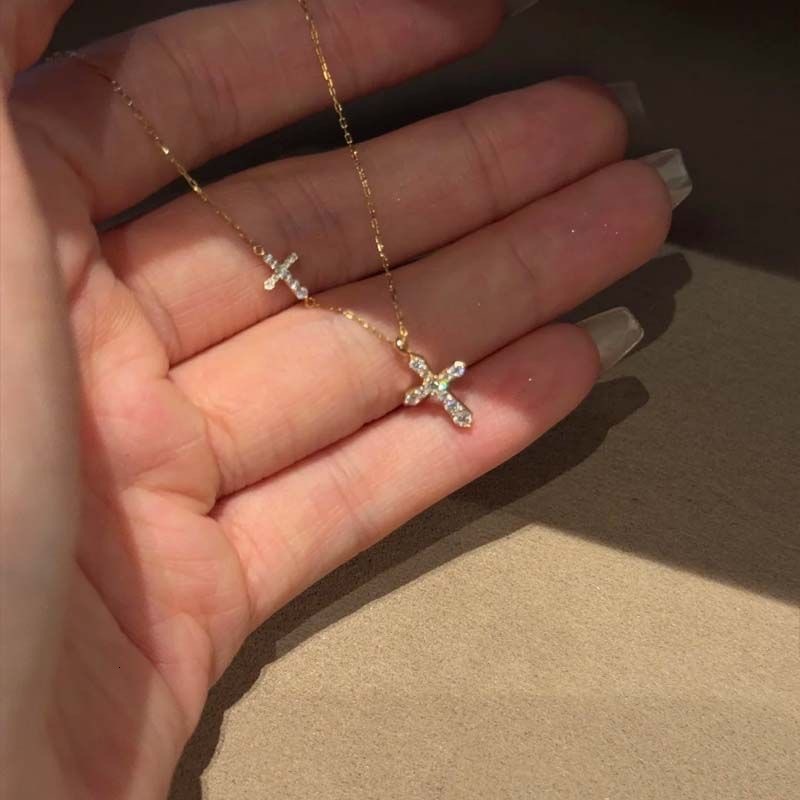 2026 New Designer Luxury Brand Retro Full Diamond Double Cross Women's Necklace Light Luxury Inlaid Diamond Pendant Ultra-fine Collarbone Chain B
