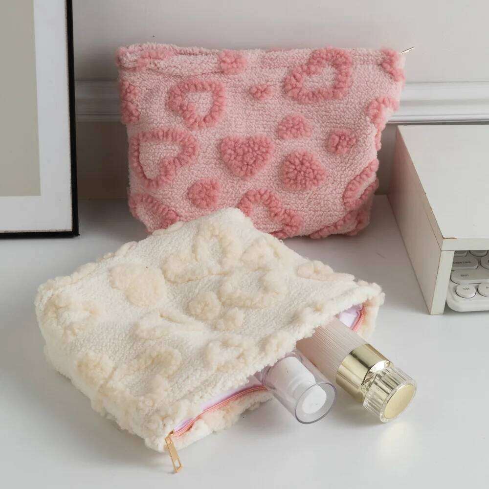 Lovely Plush Storage Large Capacity Travel Portable Makeup Bag Heart Pattern Hand Carry Pouch XJ260310