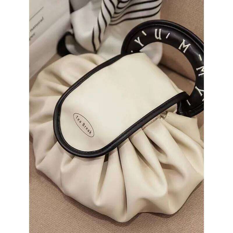 2025 Lazy Makeup Large Capacity Portable Travel Storage Bag Drawstring Pocket Waterproof Washroom XJ260310