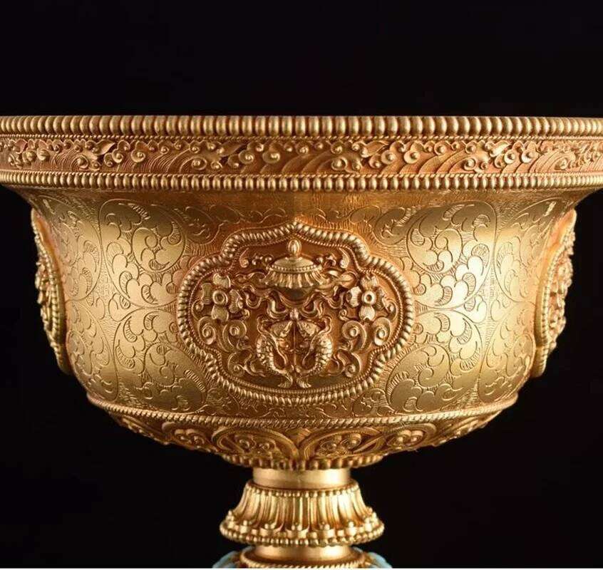 Tibetan Brass Candle Lamp Handicraft Embossed Inlaid Gem Tantric Candlestick Buddhist Wedding Altars Indoor Desktop Decoration H260310