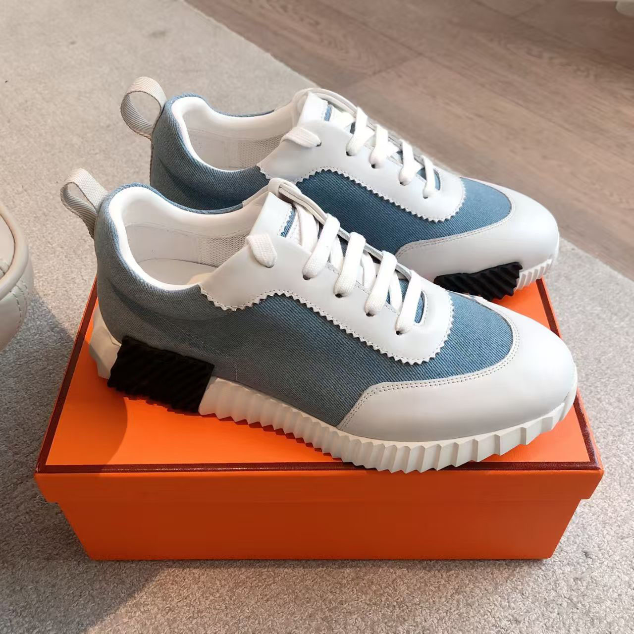 Designer casual shoes, luxury H sneakers, men's and women's running shoes, celebrity low-top sneakers, city women's canvas shoes, outfits, skirts, hiking, outdoor.