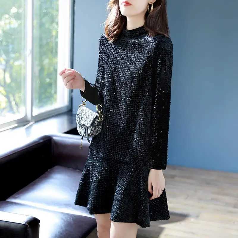 Xiaoxiangfeng Sequin Velvet Womens Autumn and Winter New Pullover Round Neck Plaid Bottom Western Style Long Sleeved DressT260310