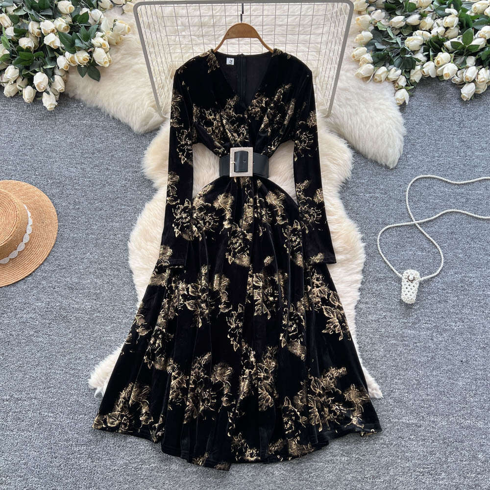 Designer high-end elegant women's dress 2026 autumn/winter French new fashion lace up velvet print
