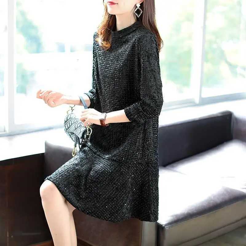 Xiaoxiangfeng Sequin Velvet Womens Autumn and Winter New Pullover Round Neck Plaid Bottom Western Style Long Sleeved DressT260310