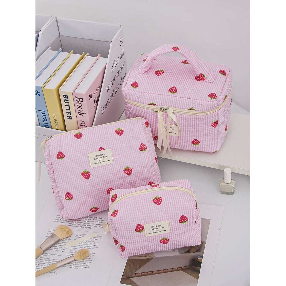 1pc/set Strawberry Quilted Travel Toiletry Portable Makeup Bag, Lightweight Storage Bag XJ260310