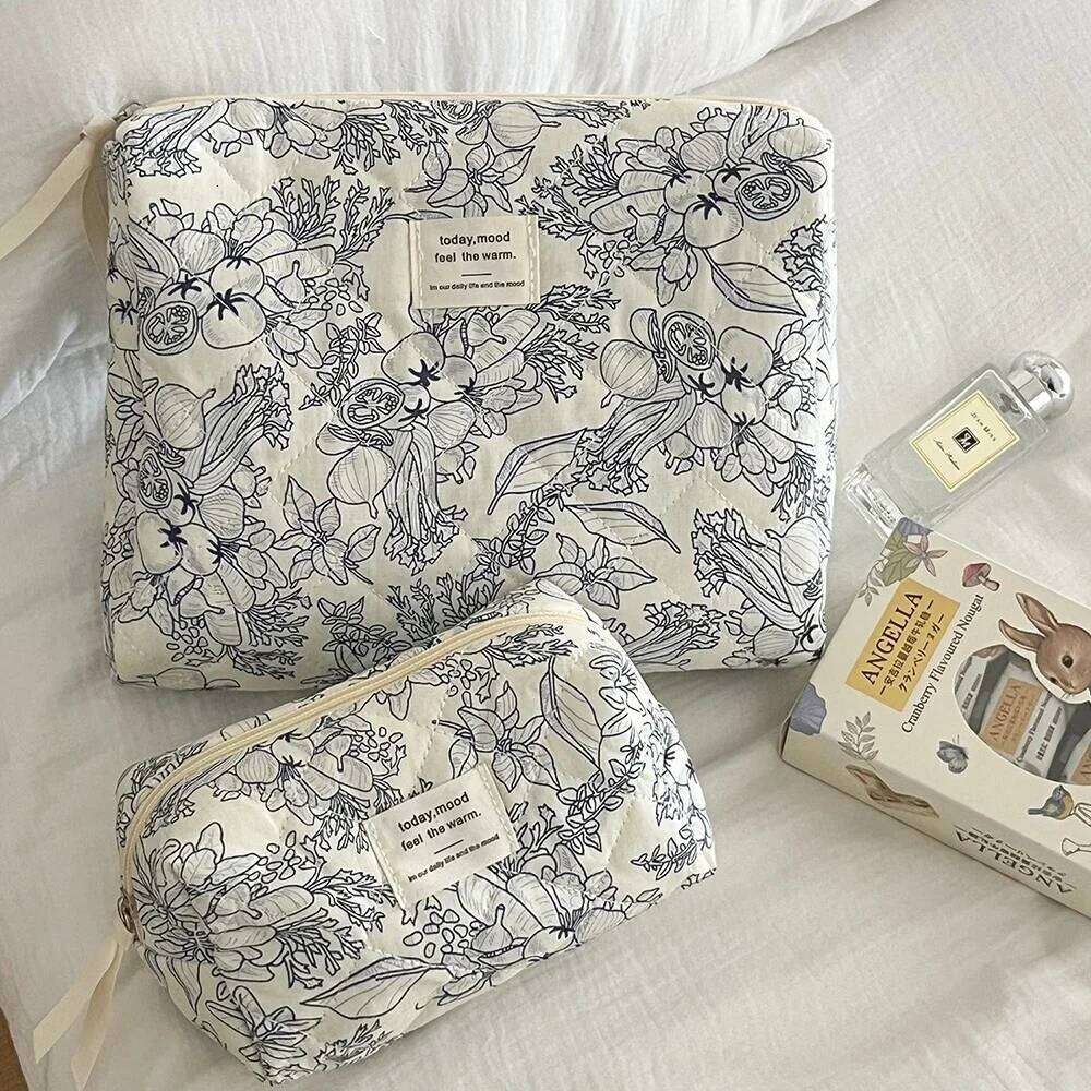 Summer Retro Flower Quilted Makeup Portable Zipper Cosmetic Travel Organizer Women's Handbag Girls Toilet Bag XJ260310