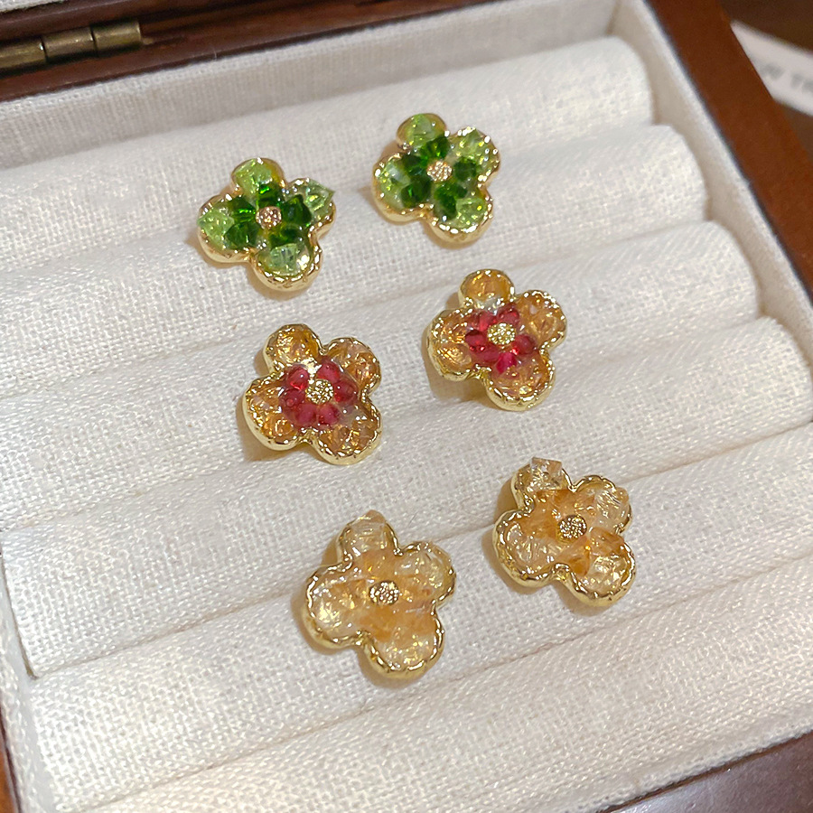 Spring new floral earrings are exquisite, elegant, sweet, with luxurious sophisticated feel, featuring a unique and niche design - view 5