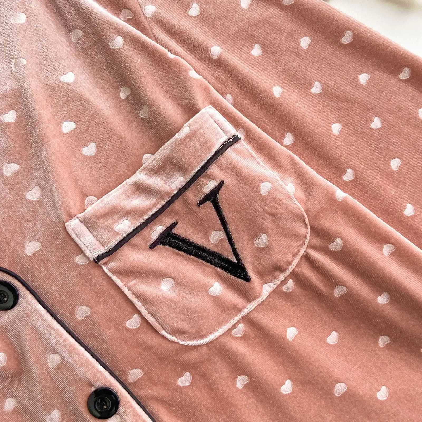 2024 Autumn New Pajamas Velvet Dot Print 2Pcs Toppants Lady Warm Home Clothes Sexy Trousers Suit Loose Sleepwear Women PjsT260310