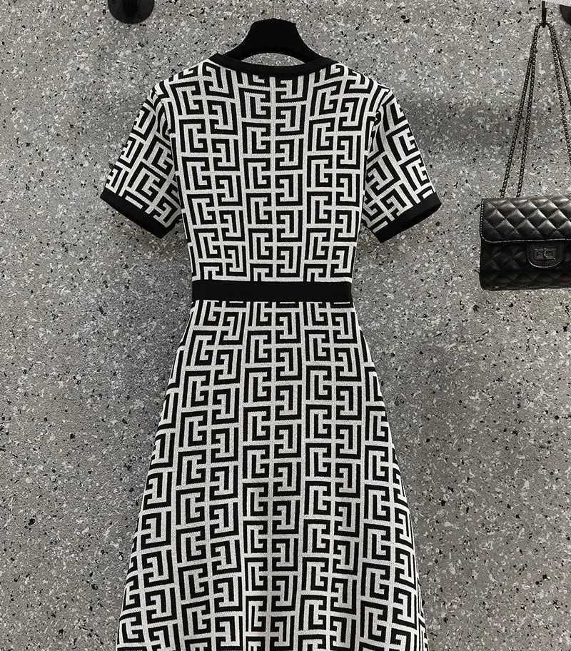 Fashionable Age Reducing Womens Skirt Spring and Summer New French Style Ice Silk Slimming Knitted Elegant Womens DressT260310