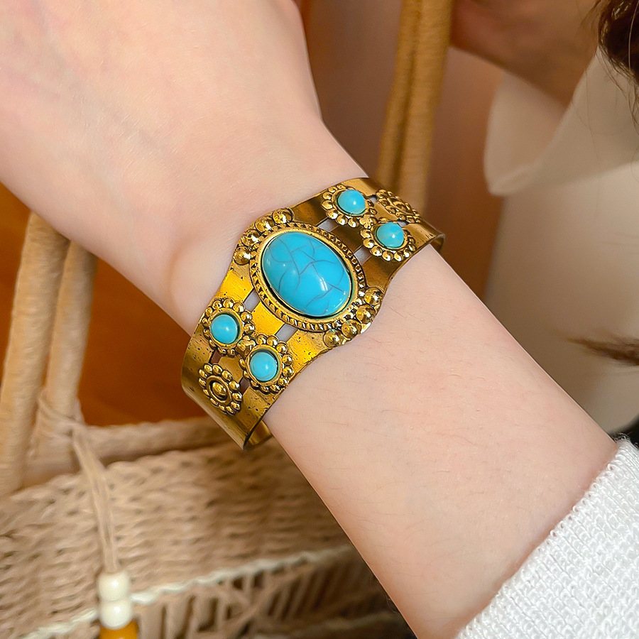 Vintage metal floral open bracelet, bohemian style, unique and fashionable wristband, light luxury niche jewelry - view 5