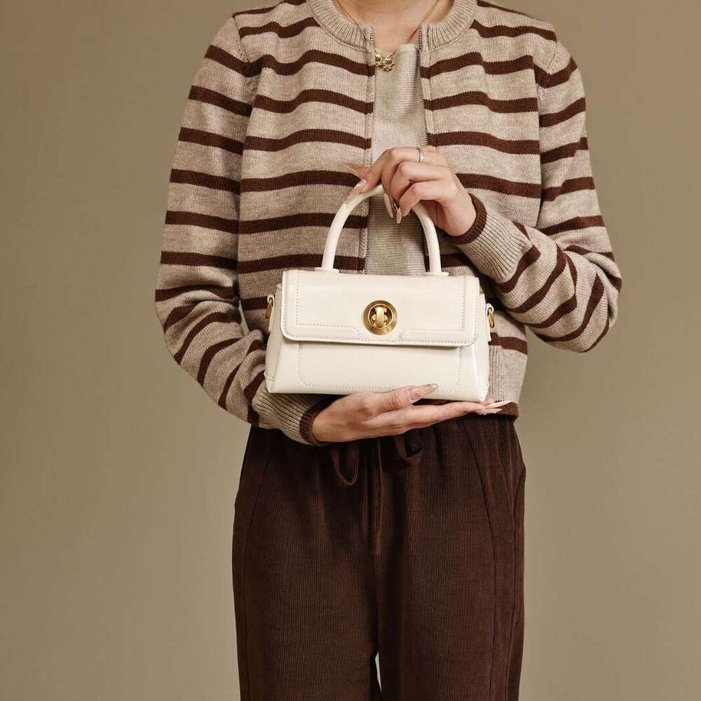 Luxury Shoulder Bags Totes Hobo HHJBAG High End Red Small Square Women New Commuting Handbag Crossbody Bridal Bag Suitable For Daily Use SENYY