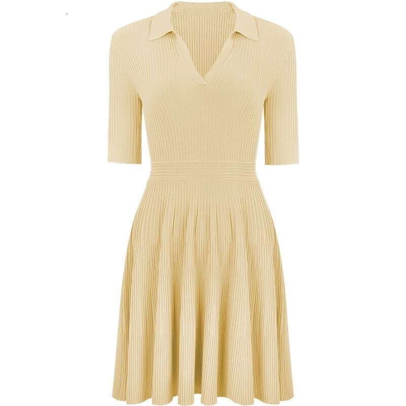 2026 new European and American niche simple, elegant, lightweight business style lapel, slim fit waist, A-line solid color knitted dress