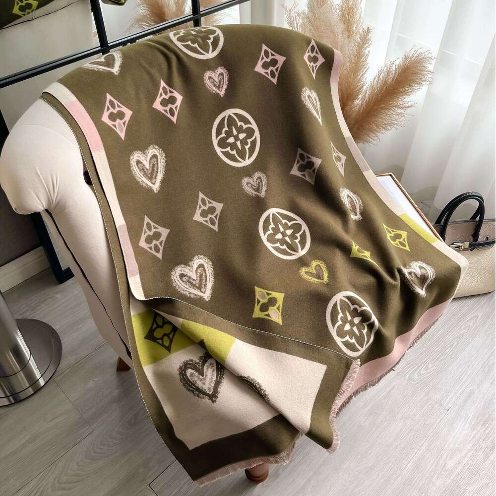 Autumn Winter Heart-Shaped Geometric Rhombus Fashion Imitation Cashmere Warm Women Scarf Short Beard Tassel Decoration Mid-Length Shawl