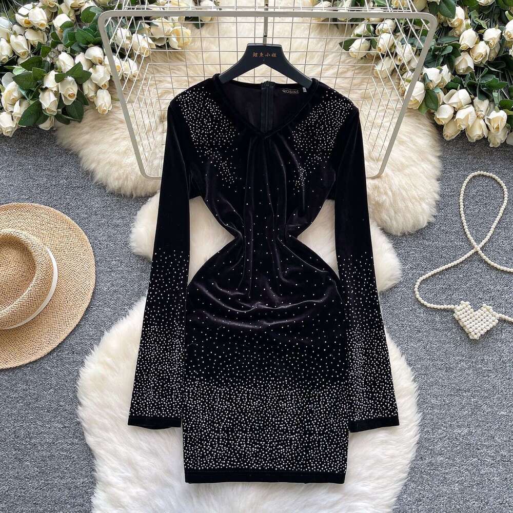 Ladies' black evening gown, European and American niche, light luxury, heavy rhinestone details, waist cinching, slimming and elegant
