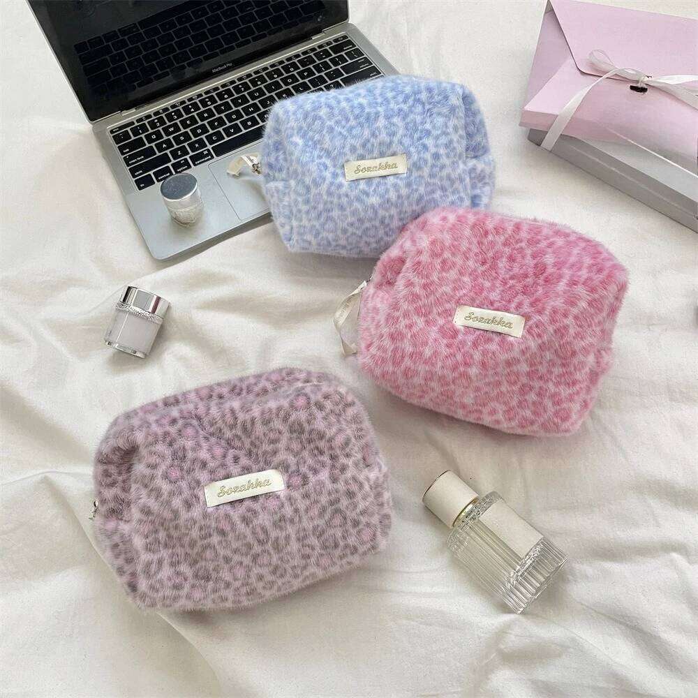 New autumn winter leopard print plush makeup bag Large Capacity Women Cosmetic Bag with Zipper Travel Clutch XJ260310
