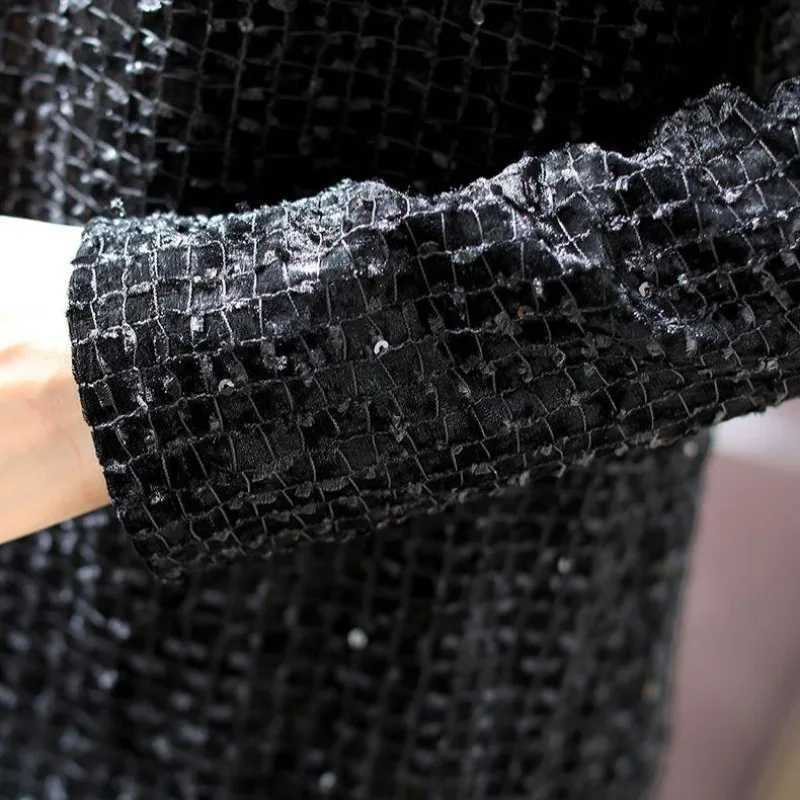 Xiaoxiangfeng Sequin Velvet Womens Autumn and Winter New Pullover Round Neck Plaid Bottom Western Style Long Sleeved DressT260310